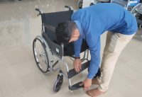 Manual Folding Spoke Wheel Wheelchair with Dual Brakes & Seat Belt for Extra Protection