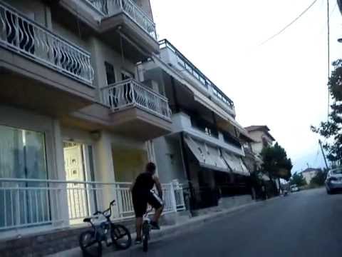 bmx in stathmos (street)